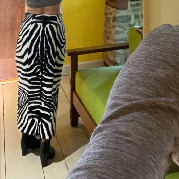 One of a kind designer skirt from PARIS. Fits M+hips. Zebra pattern with style! - Picture 7 of 16